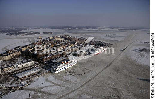 Le port d'Helsinki. - © Philip Plisson / Plisson La Trinité / AA09199 - Photo Galleries - Snow