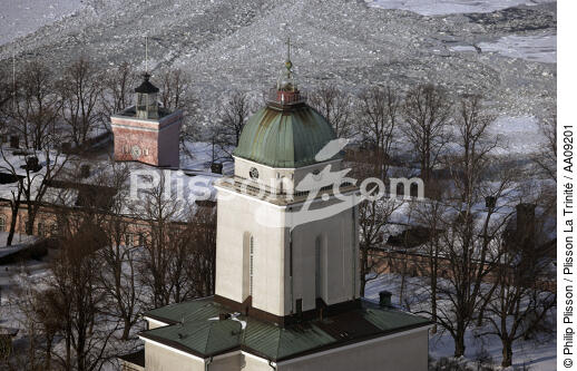 Le phare de l'église de Suomenlinna. - © Philip Plisson / Plisson La Trinité / AA09201 - Nos reportages photos - Mer Baltique