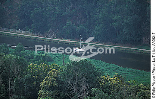 Navigation sur le canal d'Ille & Rance. - © Philip Plisson / Plisson La Trinité / AA09217 - Photo Galleries - River [large]