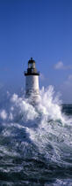 Le phare d'Ar Men au large de l'île de Sein. © Guillaume Plisson / Plisson La Trinité / AA09224 - Nos reportages photos - Ciel bleu