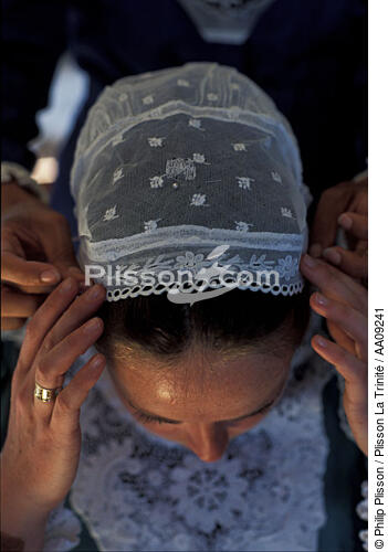 Coiffe bretonne. - © Philip Plisson / Plisson La Trinité / AA09241 - Nos reportages photos - Femme