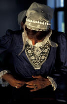 Coiffe et costume breton. © Philip Plisson / Plisson La Trinité / AA09242 - Photo Galleries - Woman