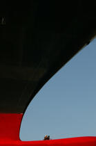 Last stroke of paint to the Queen Mary 2. © Philip Plisson / Plisson La Trinité / AA09247 - Photo Galleries - Bow