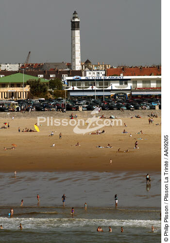 Sur la plage de Calais. - © Philip Plisson / Plisson La Trinité / AA09265 - Photo Galleries - Town [62]