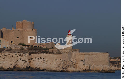 Le château d'If devant Marseille. - © Philip Plisson / Plisson La Trinité / AA09286 - Photo Galleries - Island [13]