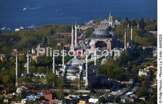 La mosquée Bleue et la mosquée Sainte Sophie à Istanbul. - © Philip Plisson / Plisson La Trinité / AA09329 - Nos reportages photos - Mosquée