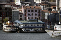 Ferry ou "Vapurs" sur le Bosphore. ©  / Plisson La Trinité / AA09339 - Nos reportages photos - Istanbul, le détroit du Bosphore