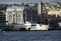 Ferry ou "Vapur" sur le Bosphore. © Philip Plisson / Plisson La Trinité / AA09340 - Nos reportages photos - Istanbul, le détroit du Bosphore