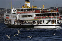 Ferry ou "Vapur" sur le Bosphore. © Philip Plisson / Plisson La Trinité / AA09343 - Nos reportages photos - Istanbul, le détroit du Bosphore