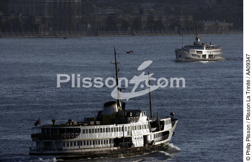 Ferry boat on the Bosphorus. - © Philip Plisson / Plisson La Trinité / AA09347 - Photo Galleries - Istanbul
