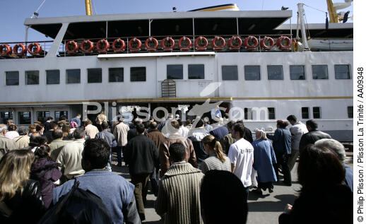 Ferry ou "Vapur" à Istanbil. - © Philip Plisson / Plisson La Trinité / AA09348 - Nos reportages photos - Turquie
