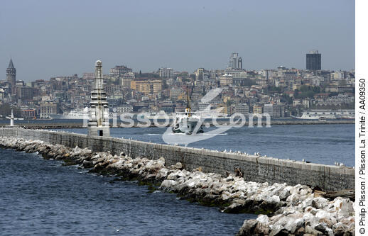 Ferry ou "Vapur" à Istanbul. - © Philip Plisson / Plisson La Trinité / AA09350 - Nos reportages photos - Istanbul, le détroit du Bosphore