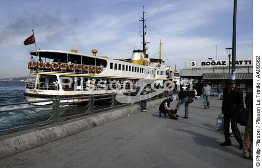 Ferry ou "Vapur" à Istanbul. - © Philip Plisson / Plisson La Trinité / AA09362 - Nos reportages photos - Turquie