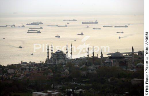 Traffic on the Bosphorus. - © Philip Plisson / Plisson La Trinité / AA09368 - Photo Galleries - Ferry boat