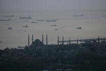 Trafic sur le Bosphore. © Philip Plisson / Plisson La Trinité / AA09370 - Nos reportages photos - Istanbul