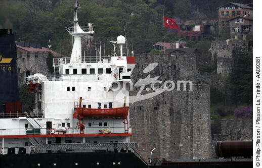 Ramparts of Istanbul. - © Philip Plisson / Plisson La Trinité / AA09381 - Photo Galleries - Tanker carrying chemicals