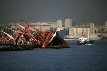 Running aground on the Bosphorus. © Philip Plisson / Plisson La Trinité / AA09401 - Photo Galleries - Site of interest [Turkey]