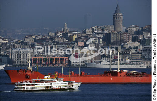 Traffic on the Bosphorus. - © Philip Plisson / Plisson La Trinité / AA09411 - Photo Galleries - Ferry boat