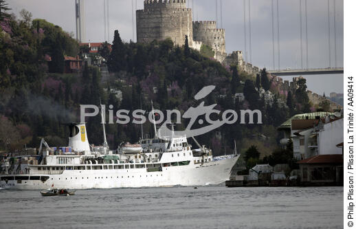 Traffic on the Bosphorus. - © Philip Plisson / Plisson La Trinité / AA09414 - Photo Galleries - Istanbul, the Bosphorus