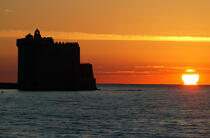 Coucher de soleil sur Saint-Honorat. © Philip Plisson / Plisson La Trinité / AA09431 - Photo Galleries - Island [06]