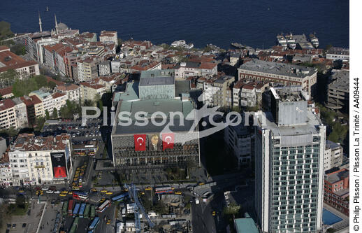 Istanbul. - © Philip Plisson / Plisson La Trinité / AA09444 - Photo Galleries - Flag