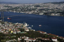 Istanbul. © Philip Plisson / Plisson La Trinité / AA09445 - Photo Galleries - Suspended bridge
