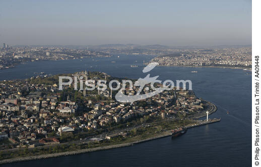 Istanbul. - © Philip Plisson / Plisson La Trinité / AA09448 - Nos reportages photos - Bosphore