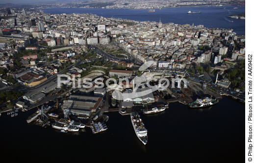 Istanbul. - © Philip Plisson / Plisson La Trinité / AA09452 - Nos reportages photos - Bosphore