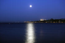 Istanbul by night. © Philip Plisson / Plisson La Trinité / AA09456 - Photo Galleries - Istanbul, the Bosphorus