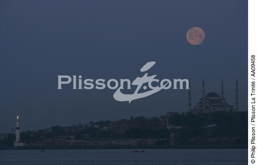Istanbul by night. - © Philip Plisson / Plisson La Trinité / AA09458 - Photo Galleries - Town [Turkey]
