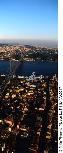 Pont sur le Bosphore. - © Philip Plisson / Plisson La Trinité / AA09471 - Photo Galleries - Bosphorus