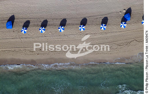 The beach ... - © Philip Plisson / Plisson La Trinité / AA09474 - Photo Galleries - United States [The]