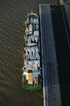 Cargo près de Donge. © Philip Plisson / Plisson La Trinité / AA09527 - Nos reportages photos - Loire Atlantique