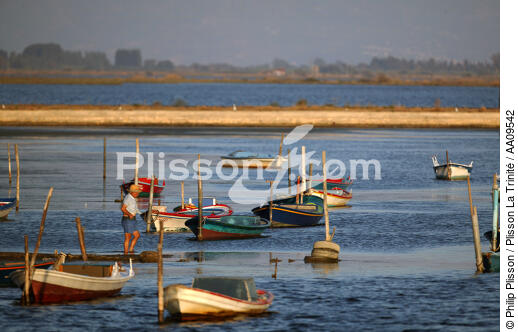 Fishing vessel in the Gulf of Patra. - © Philip Plisson / Plisson La Trinité / AA09542 - Photo Galleries - Fishing boat