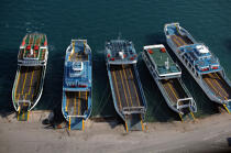 Bacs dans le Golfe de Patra. © Philip Plisson / Plisson La Trinité / AA09549 - Nos reportages photos - Site [Grèce]