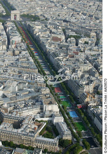 Paris 2012 sur les Champs Elysées. - © Guillaume Plisson / Plisson La Trinité / AA09570 - Photo Galleries - Arc de Triomphe