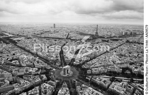 Paris 2012 on the Champs Elysees. - © Guillaume Plisson / Plisson La Trinité / AA09579 - Photo Galleries - Road transport