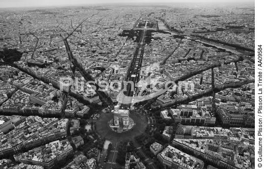 Paris 2012 sur les Champs Elysées. - © Guillaume Plisson / Plisson La Trinité / AA09584 - Photo Galleries - Stadium