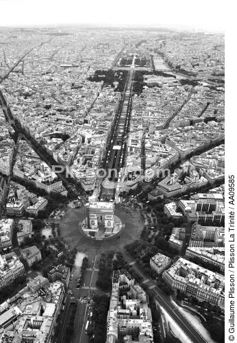 Paris 2012 sur les Champs Elysées. - © Guillaume Plisson / Plisson La Trinité / AA09585 - Photo Galleries - Arc de Triomphe