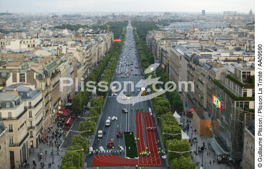 Paris 2012 sur les Champs Elysées. - © Guillaume Plisson / Plisson La Trinité / AA09590 - Nos reportages photos - Paris 2012