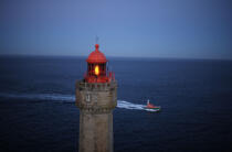 The Jument Lighthouse and the lifeboat of Ouessant. © Philip Plisson / Plisson La Trinité / AA09688 - Photo Galleries - Jument [The]