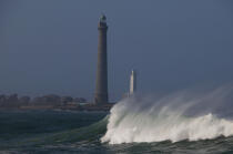 Le phare de l'Ile Vierge. © Philip Plisson / Plisson La Trinité / AA09827 - Nos reportages photos - Ciel gris