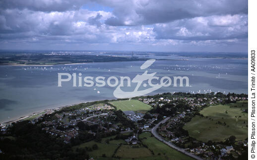 Le Solent. - © Philip Plisson / Plisson La Trinité / AA09833 - Nos reportages photos - Site [Angleterre]