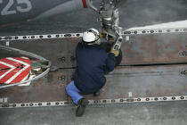 Fixing of the bit for the takeoff of a Super-Etandard of the Charles de Gaulle. © Philip Plisson / Plisson La Trinité / AA09889 - Photo Galleries - The Navy