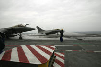 Catapult-launching of a Rafale on the aircraft carrier Charles de Gaulle. © Philip Plisson / Plisson La Trinité / AA09909 - Photo Galleries - The Navy
