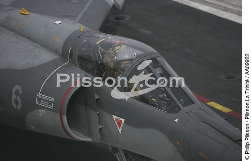 Pilot on board Super-Etandard. - © Philip Plisson / Plisson La Trinité / AA09922 - Photo Galleries - Charles de Gaulle [The]