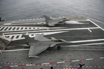 Two Rafale on takeoff. © Philip Plisson / Plisson La Trinité / AA09924 - Photo Galleries - The Navy