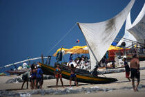 Jangada sur une plage brésilienne. © Philip Plisson / Plisson La Trinité / AA09948 - Nos reportages photos - Ceara