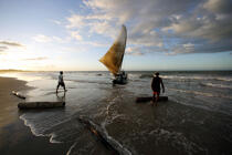 Retour de pêche pour ces pêcheurs brésiliens. © Philip Plisson / Plisson La Trinité / AA09953 - Nos reportages photos - Astre
