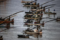 Jangadas with mooring. © Philip Plisson / Plisson La Trinité / AA09957 - Photo Galleries - Fisherman